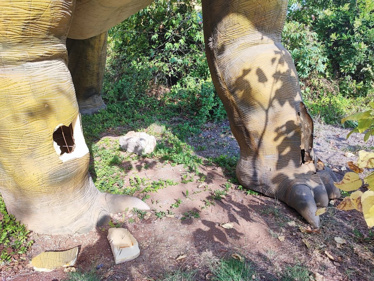 Milyonluk Dinazor Park Çürümeye Terk Edildi (1)