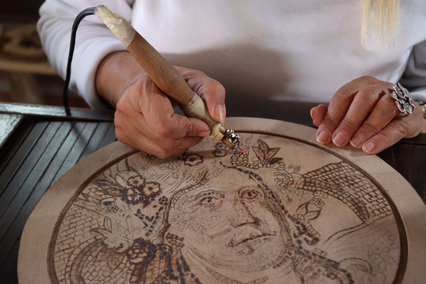 Mozaikleri Yakma Sanatıyla Yeniden Doğuyorrr