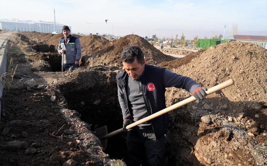 O Şehirde Mezar Seferberliği Başladı! (3)