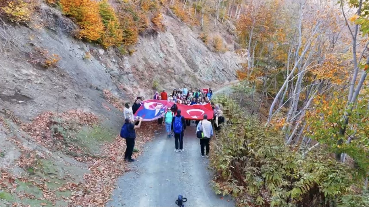 Osmaniye'de 7,5 Kilometrelik Cumhuriyet Yürüyüşü (1)