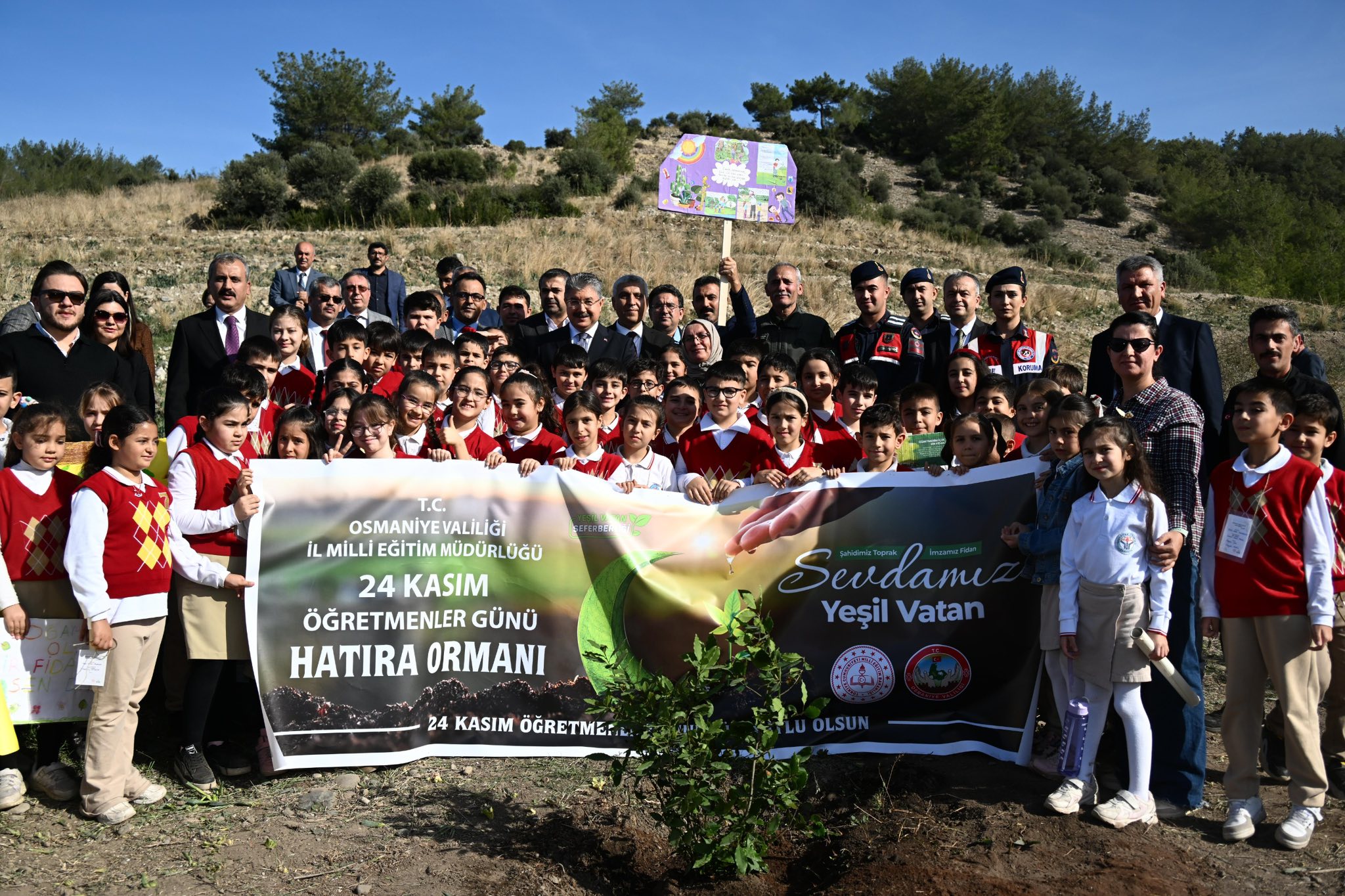 Osmaniye’de Öğretmenler Günü İçin 500 Fidan Toprakla Buluştu (3)