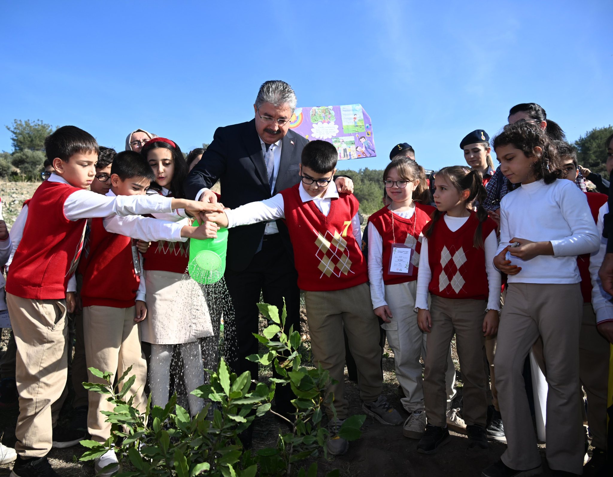 Osmaniye’de Öğretmenler Günü İçin 500 Fidan Toprakla Buluştu (5)