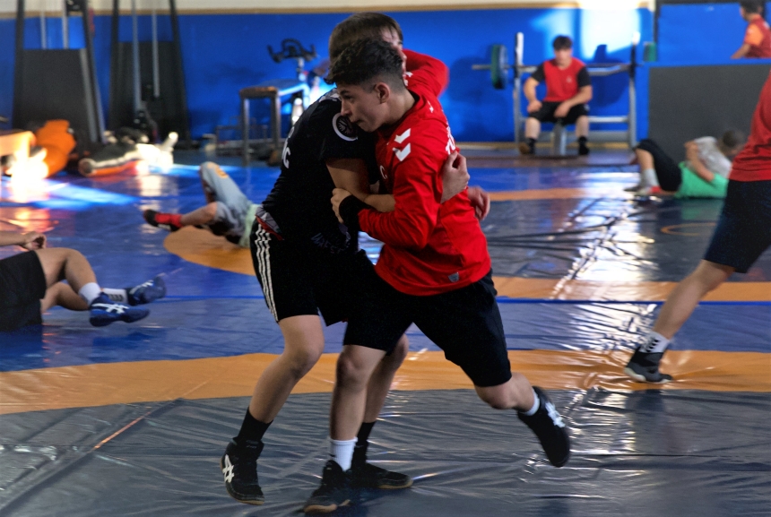 Osmaniyeli Milli Güreşçi Şamil Şahan'dan Balkan Şampiyonluğu (2)