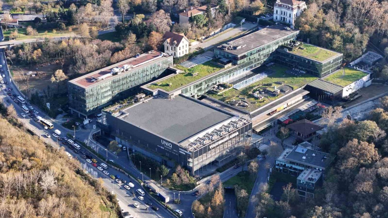 Papa 14. Leo'nun Tarihi Ayini Volkswagen Arena'da