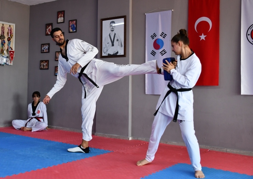 Şampiyon Sergen Curabaz Ve Öğrencisi Madalya Peşinde (1)