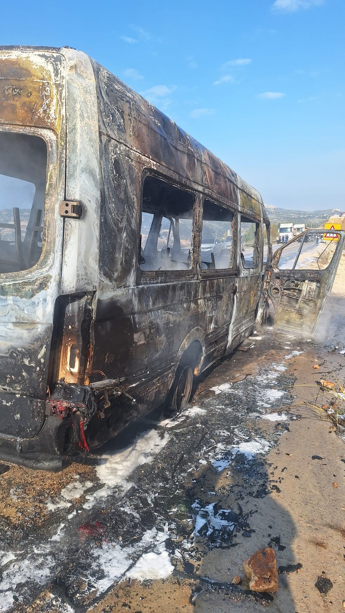 Seyir Halindeki Minibüs Alevlere Teslim Oldu (3)