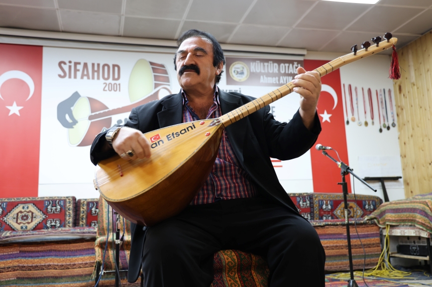 Yapay Zeka Türküleri Âşıkları İkiye Böldü (4)