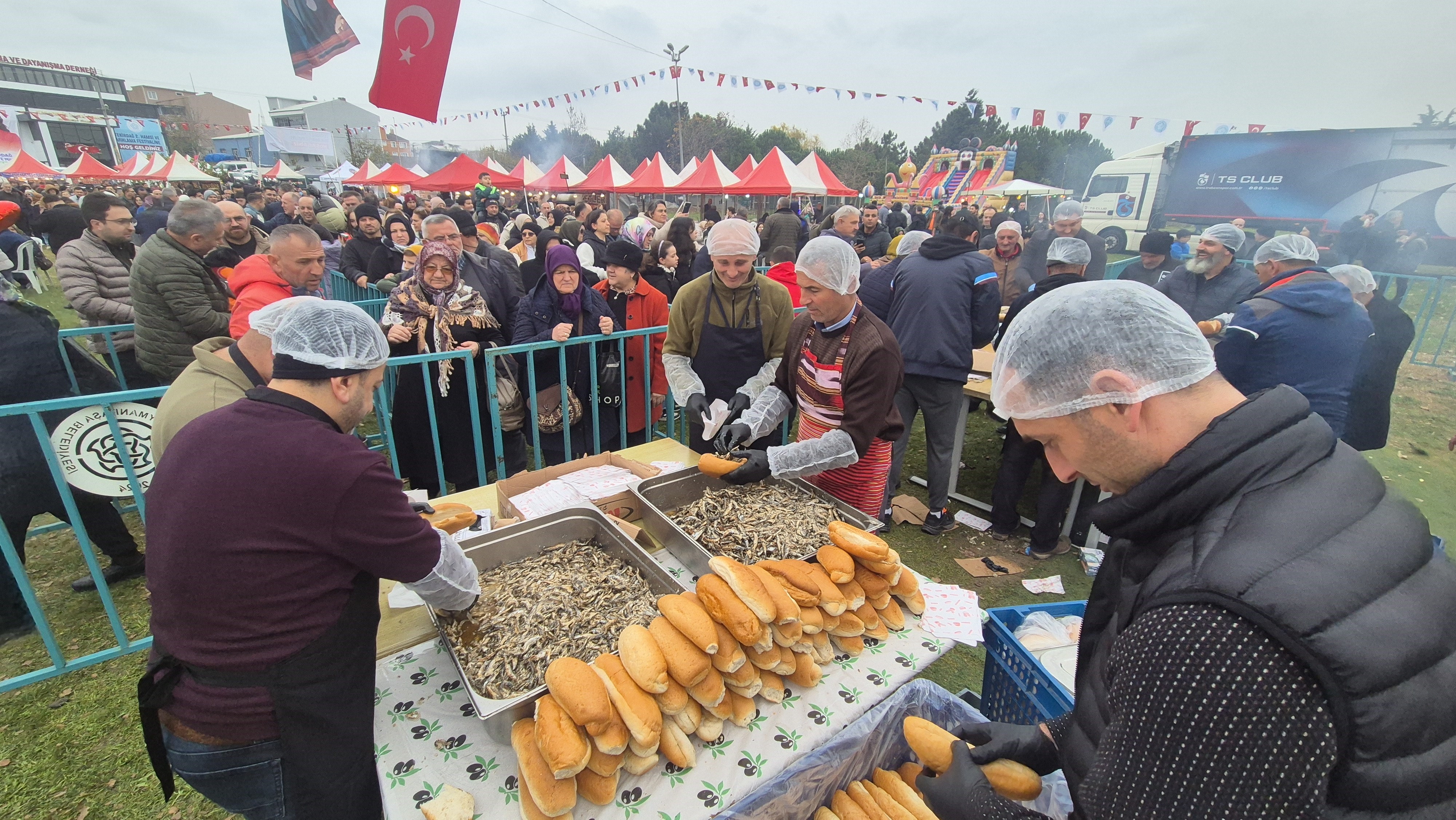 2. Hamsi Ve Mıhlama Festivali'nde 3 Ton Hamsi Ücretsiz Dağıtıldı!