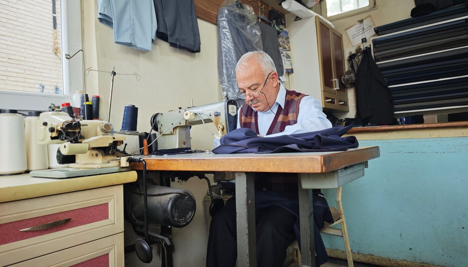 46 Yıllık Meslek Aşkı Sadettin Usta, Terziliği Yaşatıyor (5)