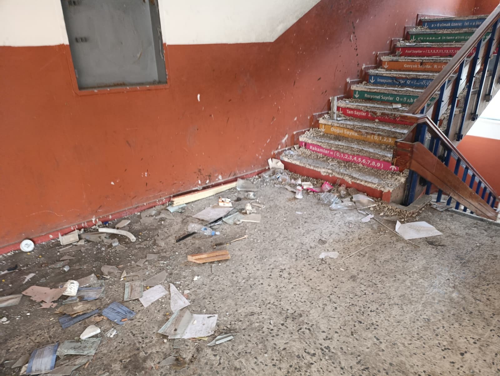 50 Asırlık Okul Yıkılmayı Bekliyor.