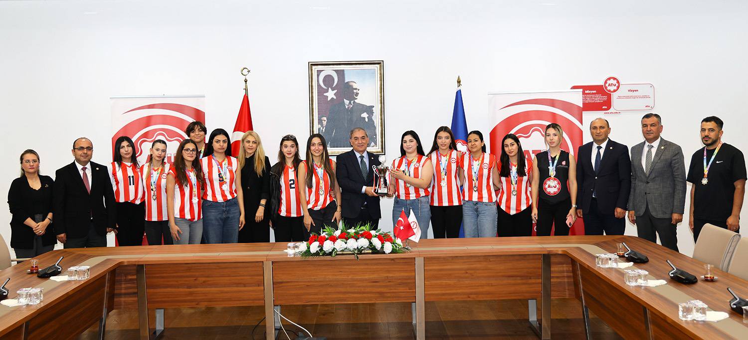 Adanaalpaslantürkeşüniversitesivoleyboltakımı-1