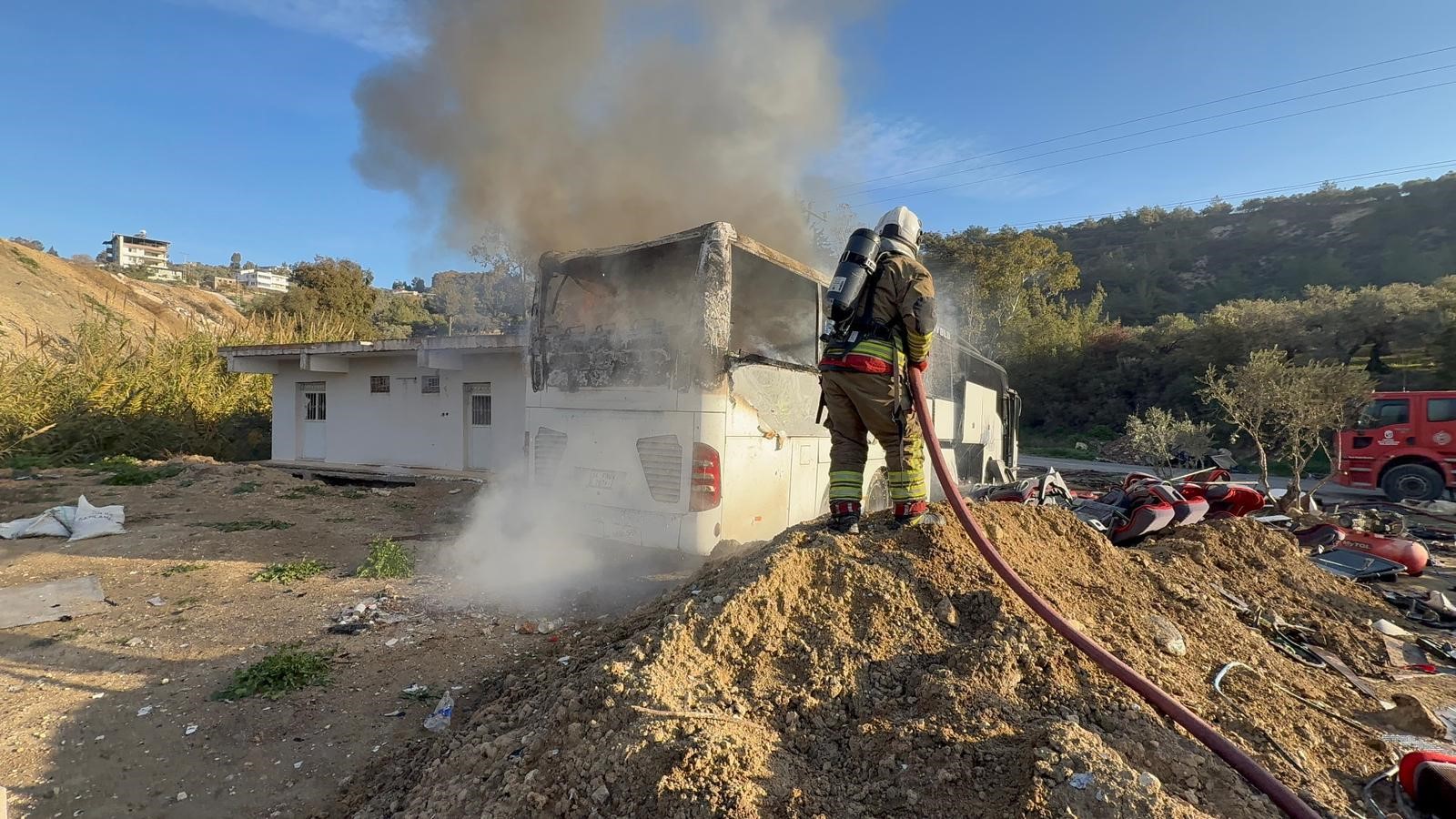 HATAYDA YOLCU OTBÜSÜ YANDI