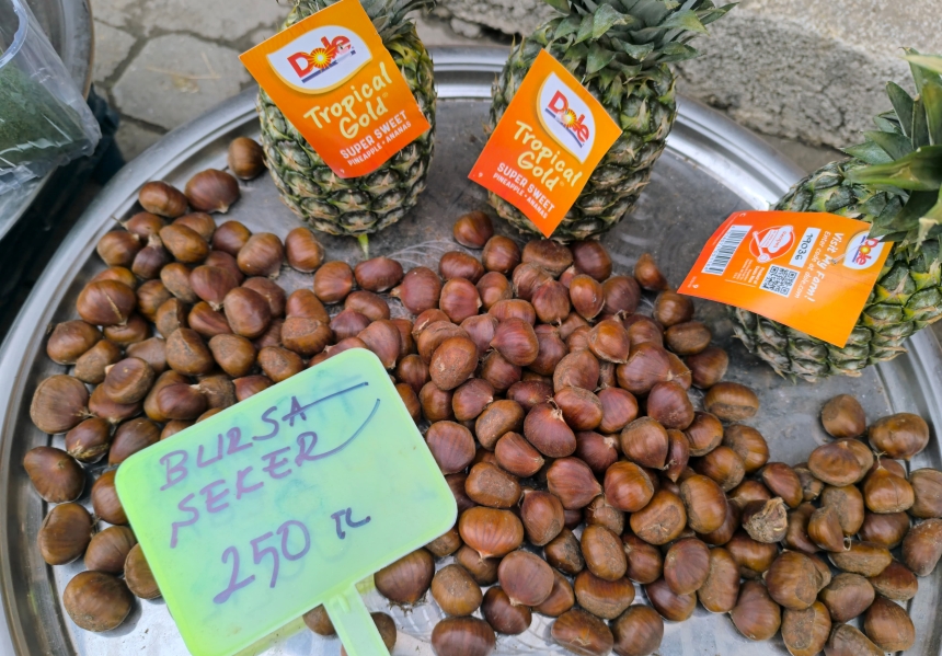 Afyonkarahisar'da Kış Sofralarının Vazgeçilmezi Kestane Satış Fiyatı Ile Yüzleri Güldürdü.