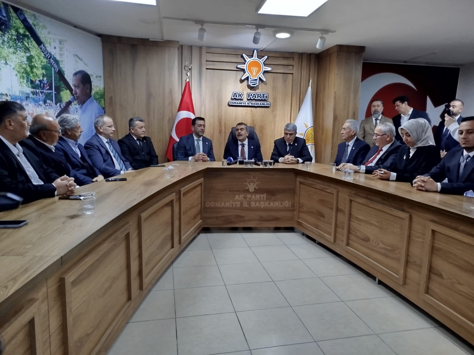 Bakan Yusuf Tekin, Osmaniye'de Ak Parti'yi Ziyaret Etti (1)-1