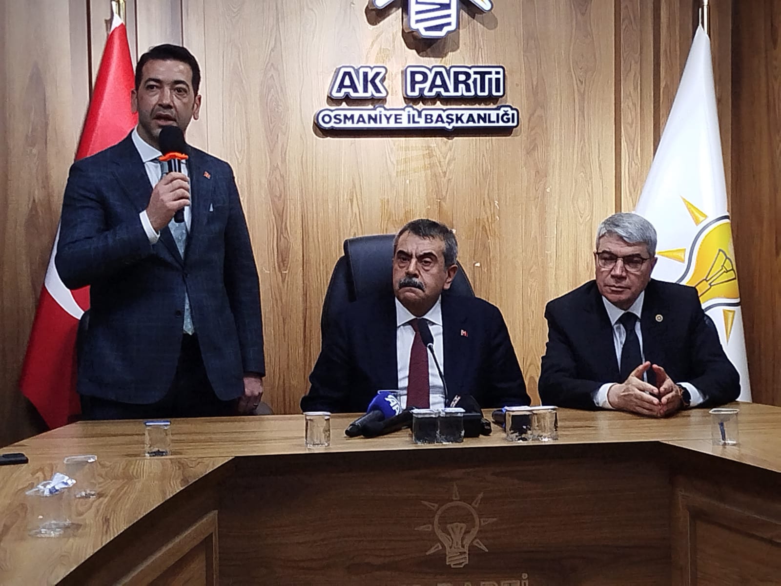 Bakan Yusuf Tekin, Osmaniye'de Ak Parti'yi Ziyaret Etti (4)