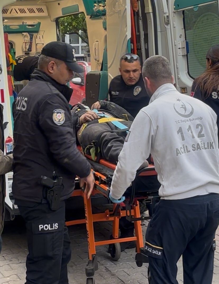 Çatıdan Düşüp Hayatını Kaybetti