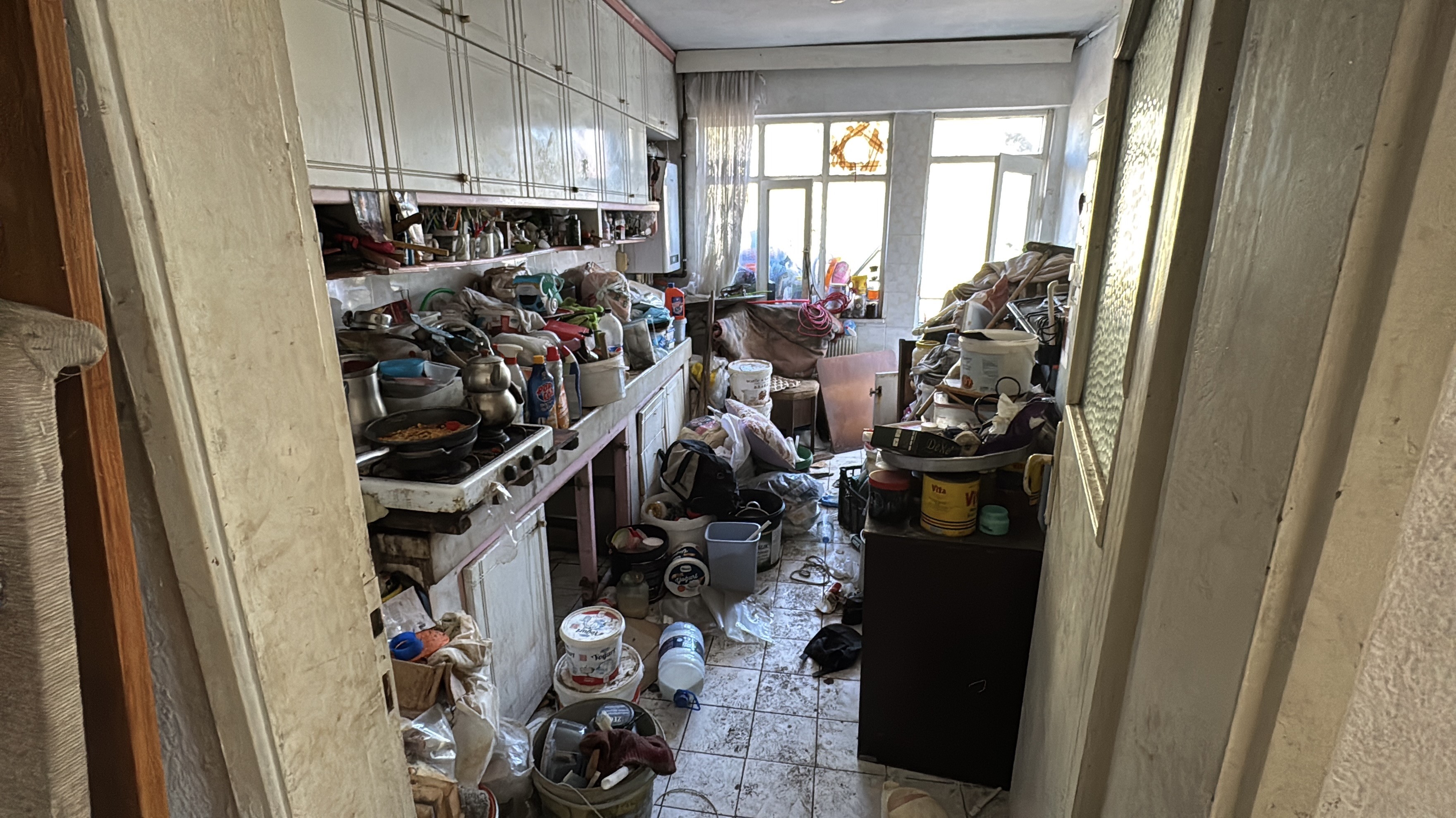 Çöp Apartmanından 10 Kamyon Çöp Çıkarıldı-1