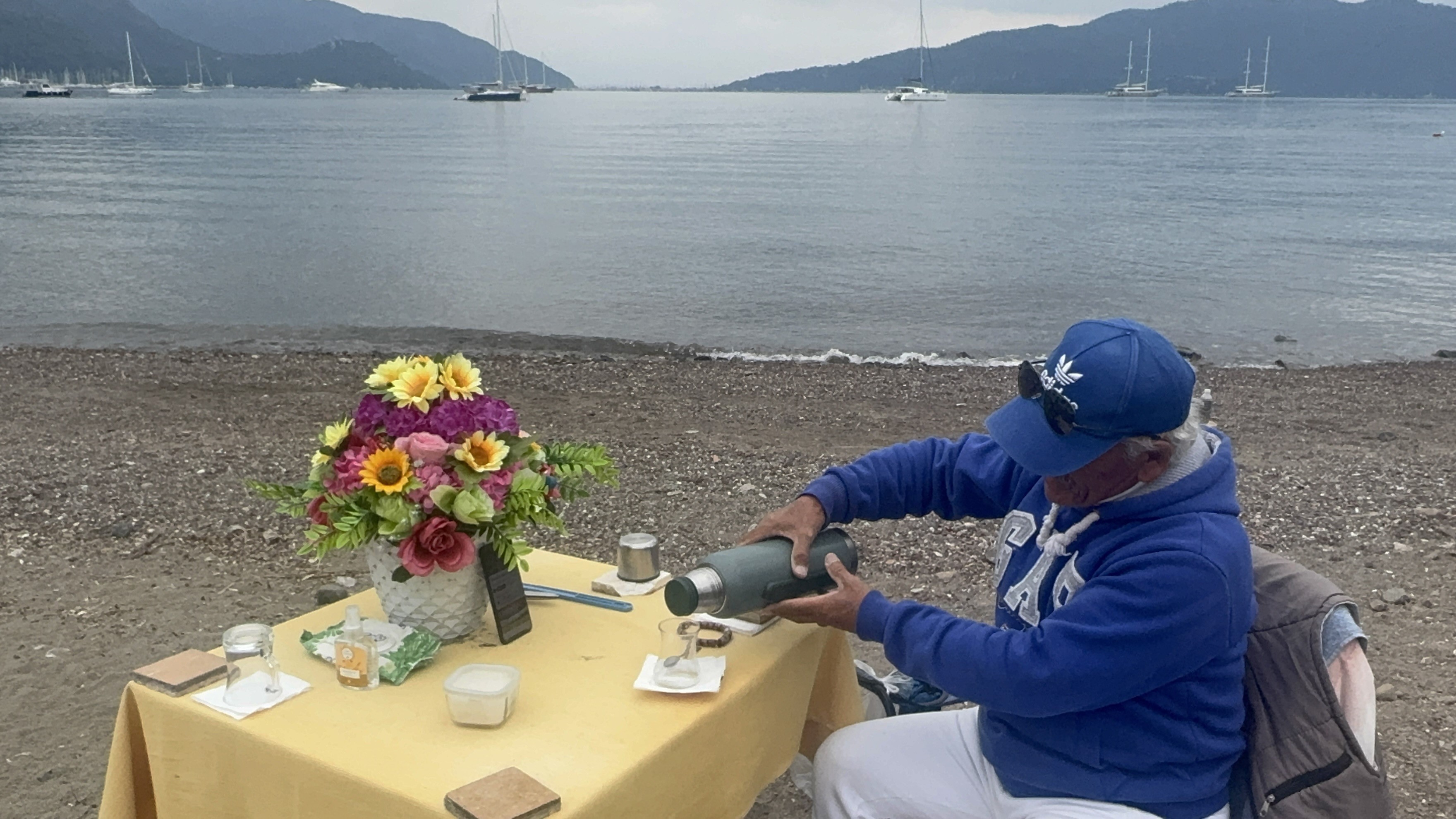 Deniz Kum Güneş Ve Çiçek