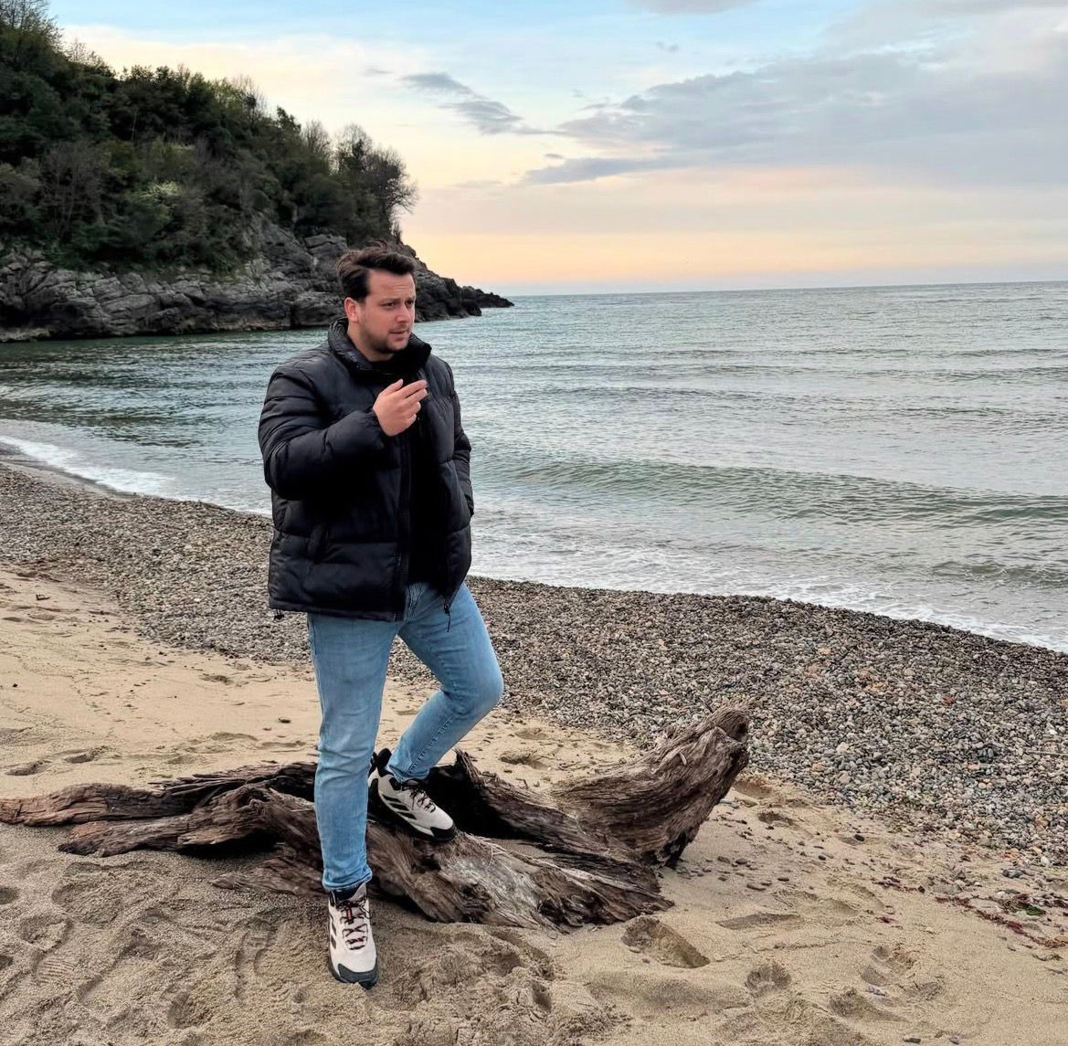 Eşime Neden Baktın Dedi, Bıçakladı