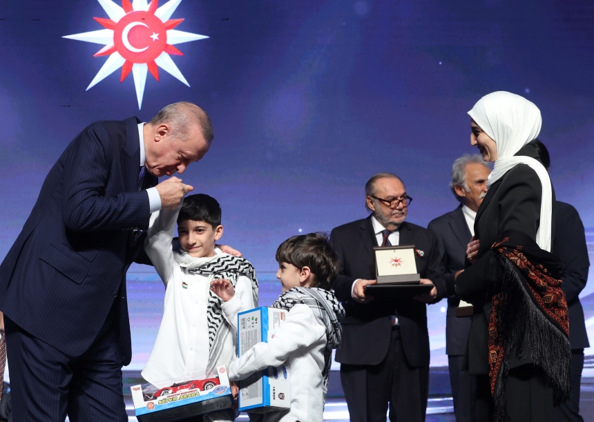 Filistin’in Yanında Dimdik Duruyoruz!