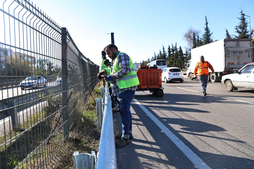 Gazi Bulvarı'na 13 Bin Metre Otokorkuluk (3)