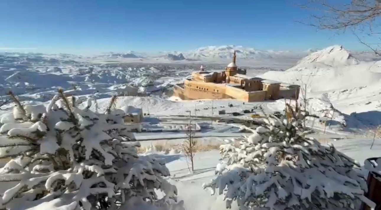 İshak Paşa Sarayı Beyaz Örtüyle Büyülüyor (4)