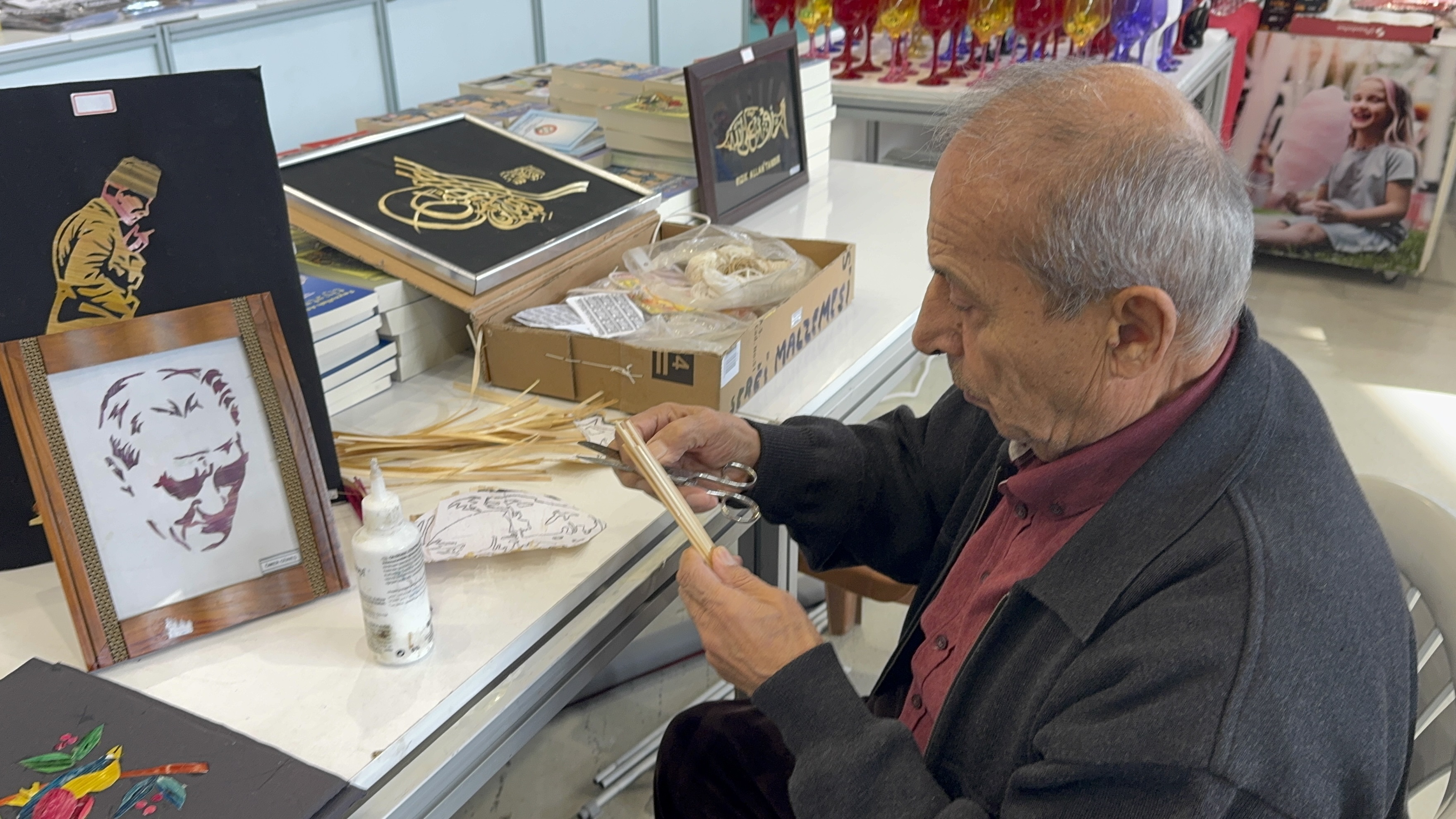 Isparta'da Emekli Emniyet Müdürü Ömer Güneş Ve Oğlu İl Emniyet Müdür Yardımcısı Volkan Güneş, Bu Yıl 8. Kez Düzenlenen Kitap Fuarı'nda