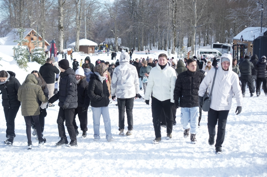 Kar, Güneş Ve Kartepe Yılbaşı Öncesi Kar Keyfi