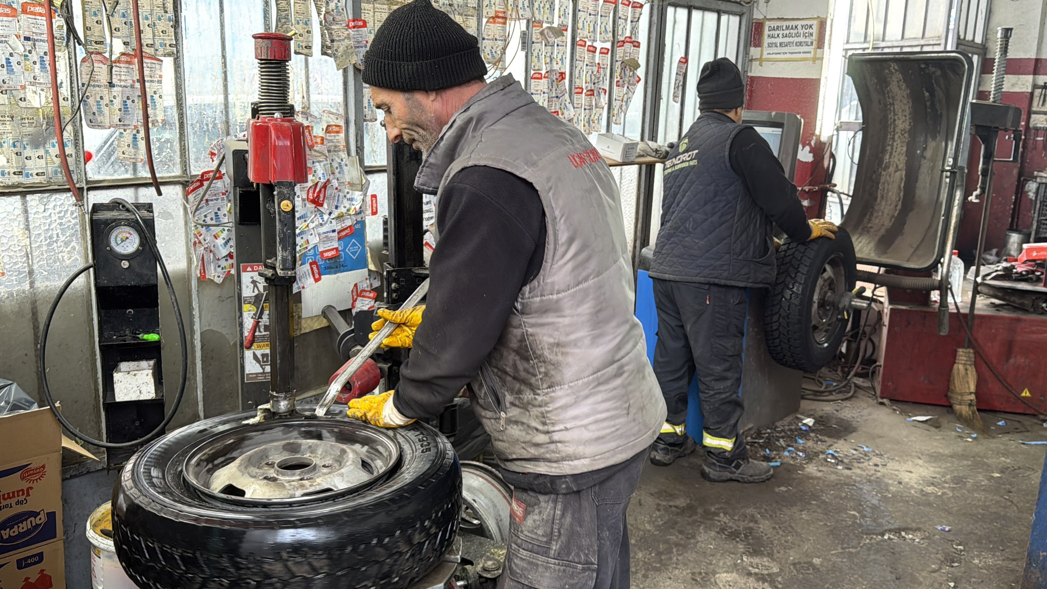 Kar Yağışının Başlamasıyla Lastikçiler Doldu Taştı!