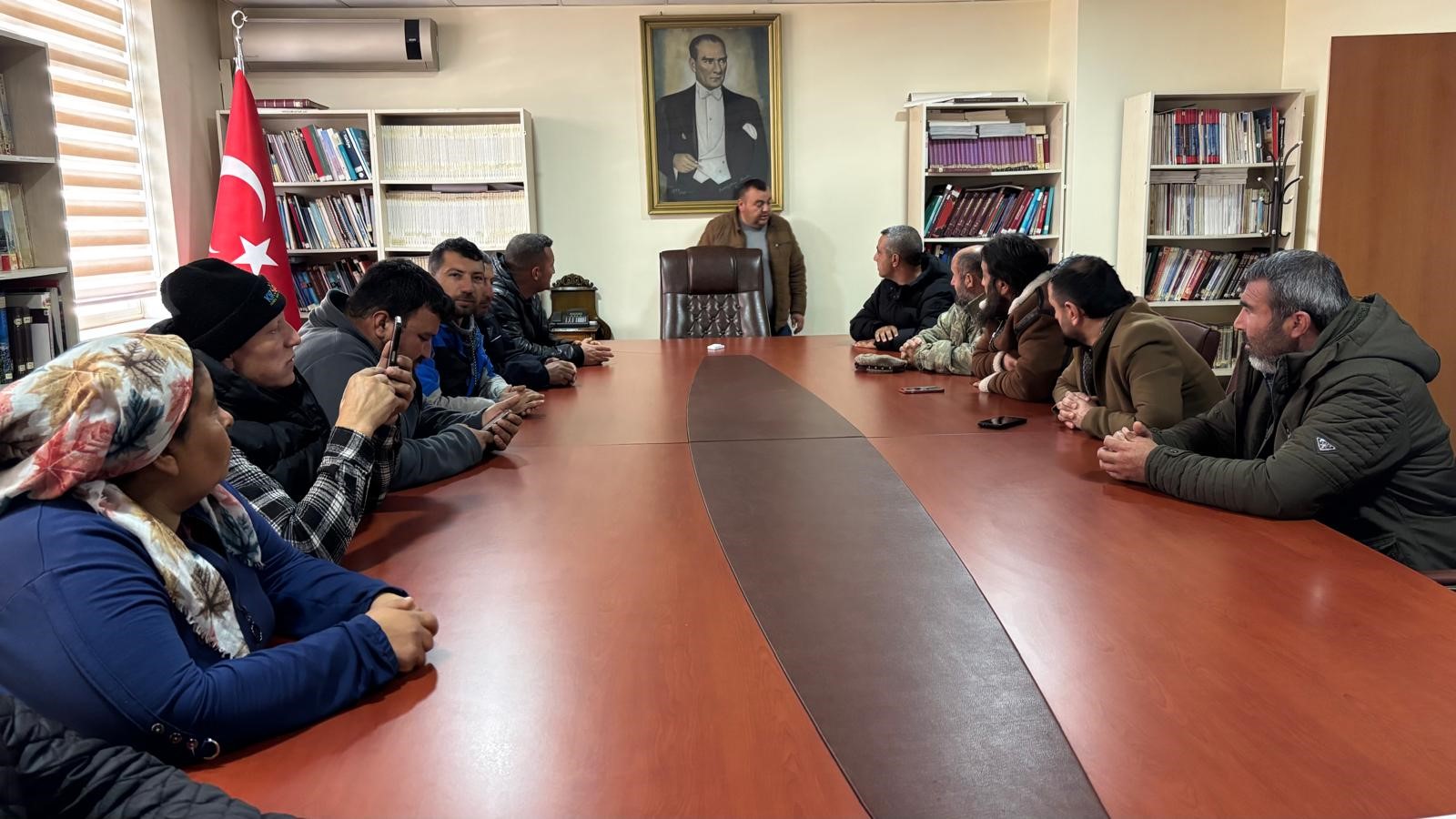 Kırşehir'de Bir Okulda 1. Ve 2. Sınıf Öğrenci Sayısının Yetersizliği Nedeniyle Alınan Sınıf Birleştirme Kararına Veliler Tepki Gösterdi.