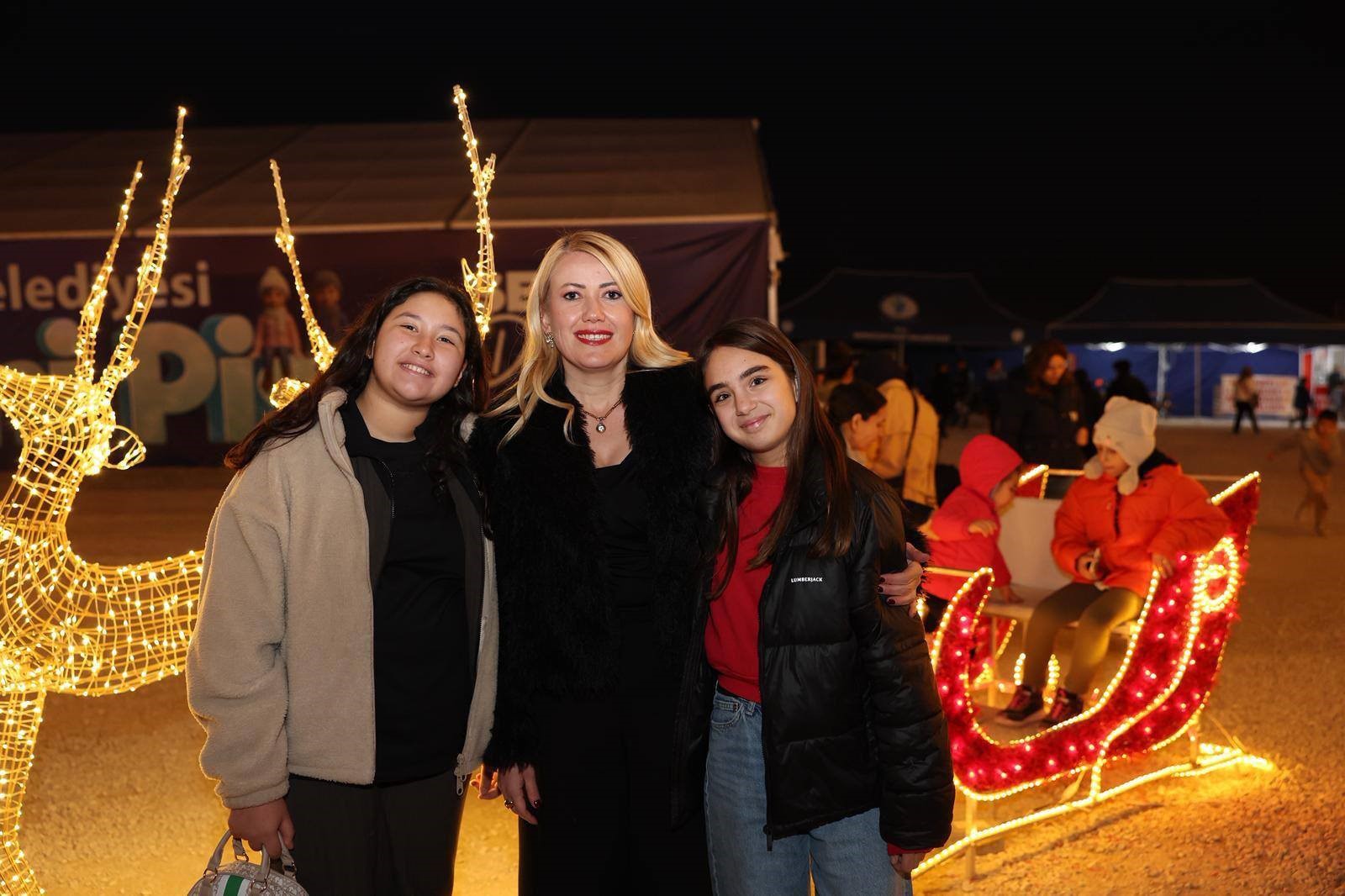 Kış Coşkusu Buz Pateni Pisti Ziyaretçi Akınına Uğradı (1)