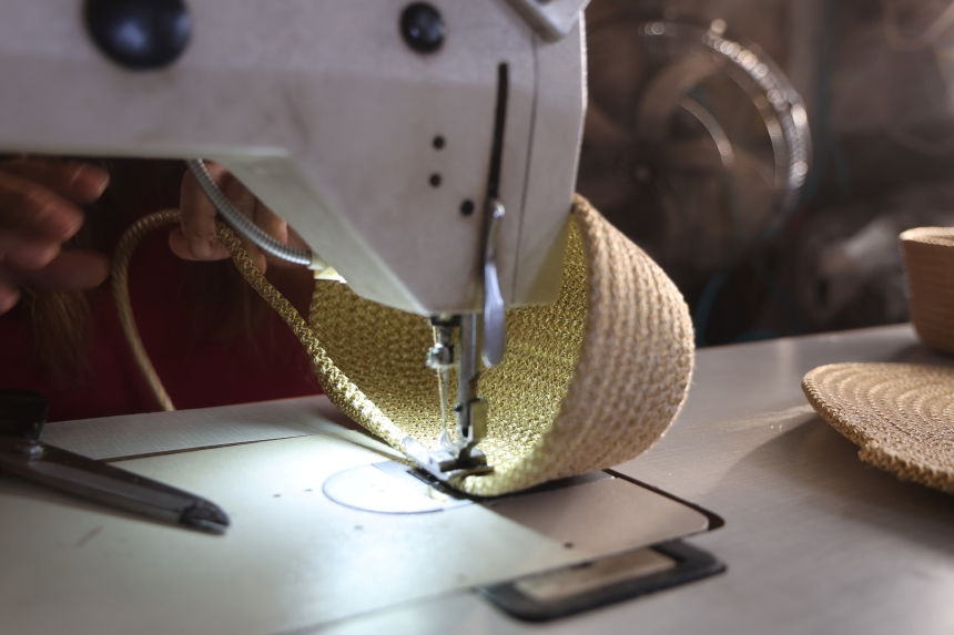 Konteyner Kentte Depremin İzlerini El Emeğiyle Siliyor (4)