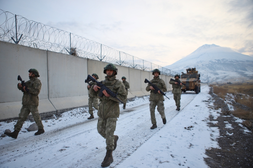 Mehmetçik Yılbaşında Vatan Savunmasında-1