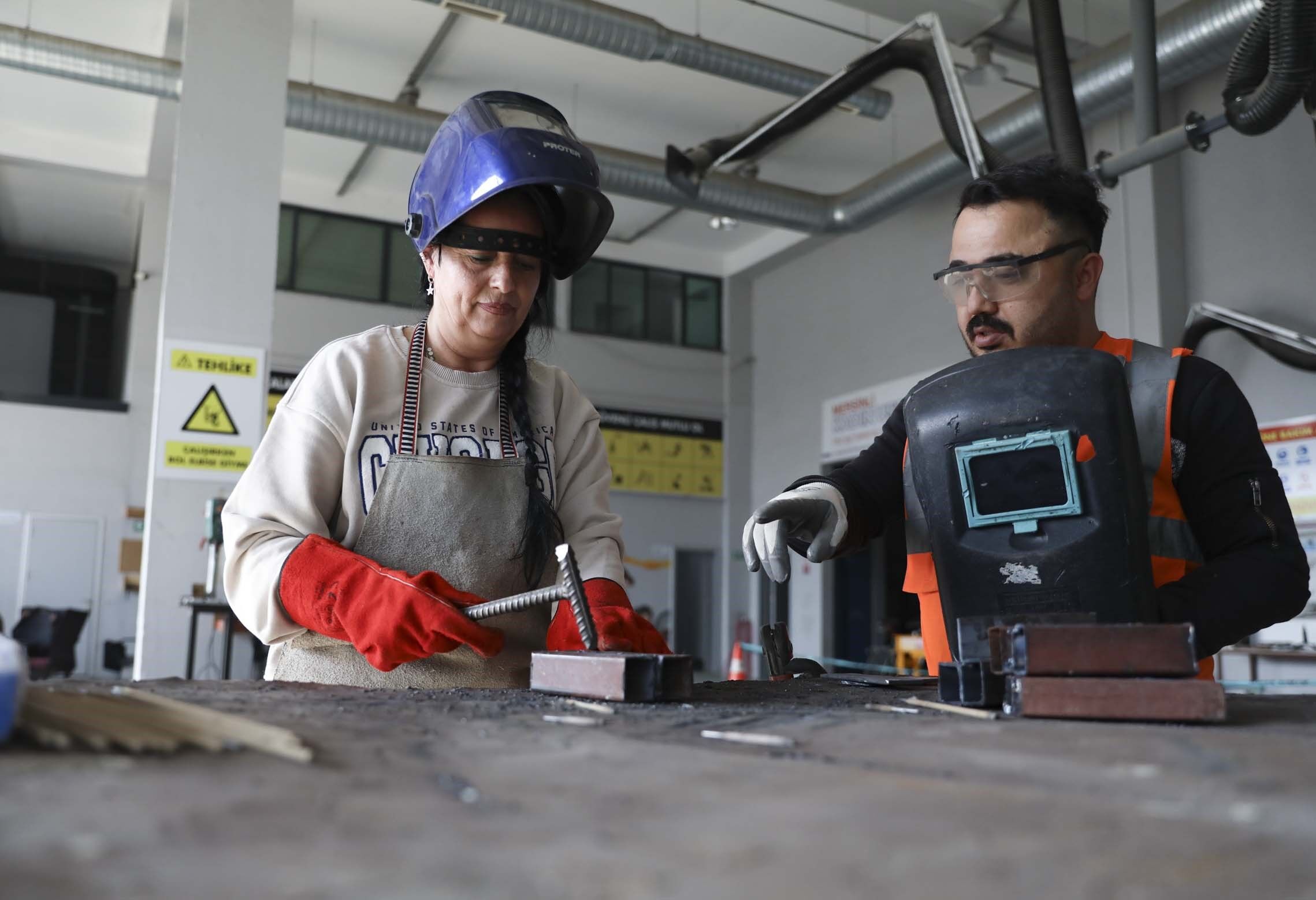 Mersin’de Kaynak Arkı Kadınların Elinde Parlıyor (4)