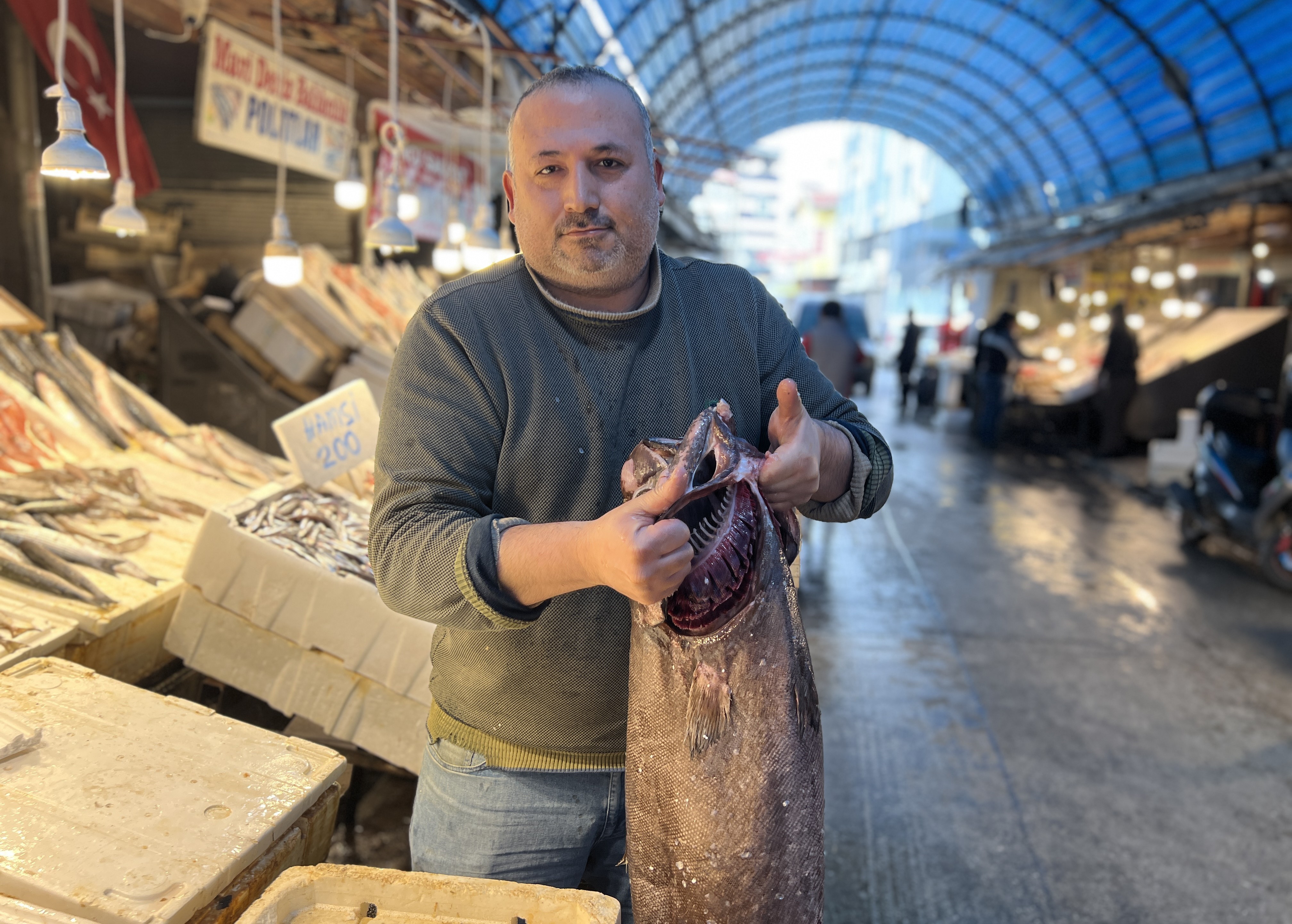 Mersin’de Okyanus Misafiri Dev Balık Tezgaha İndi (3)