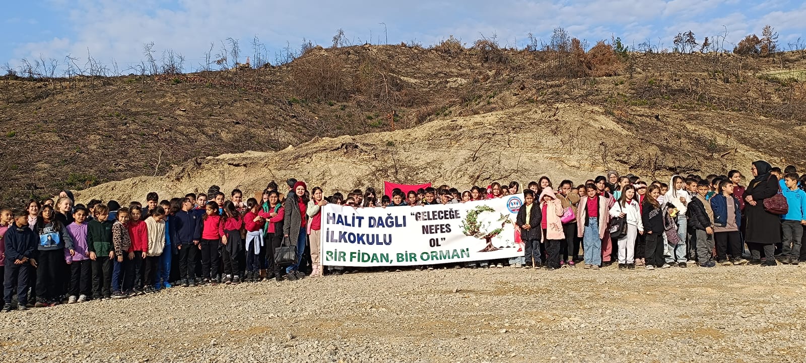 Minik Eller Umut Ekti Yangın Yerine 2.500 Fidan (2)