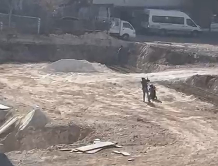 Okul İnşaatında Çocuk İşçiye Şiddet