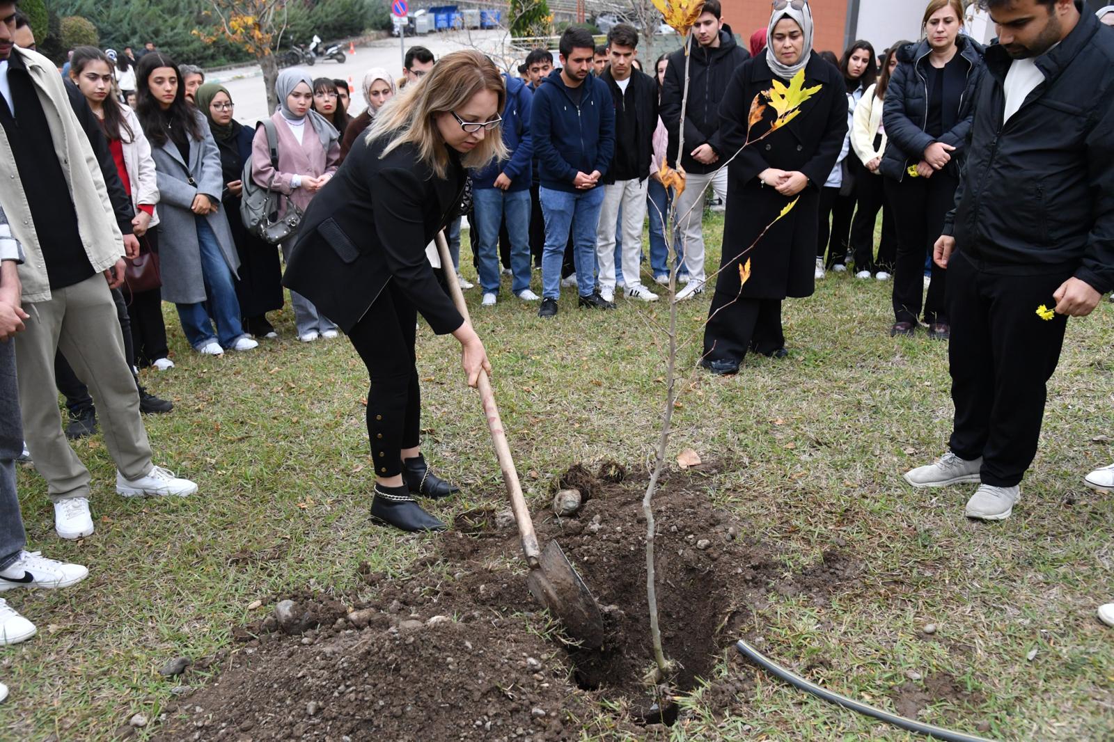 Okü’lü Hemşireler, Kaybettikleri Arkadaşını Fidanla Yaşatacak (4)
