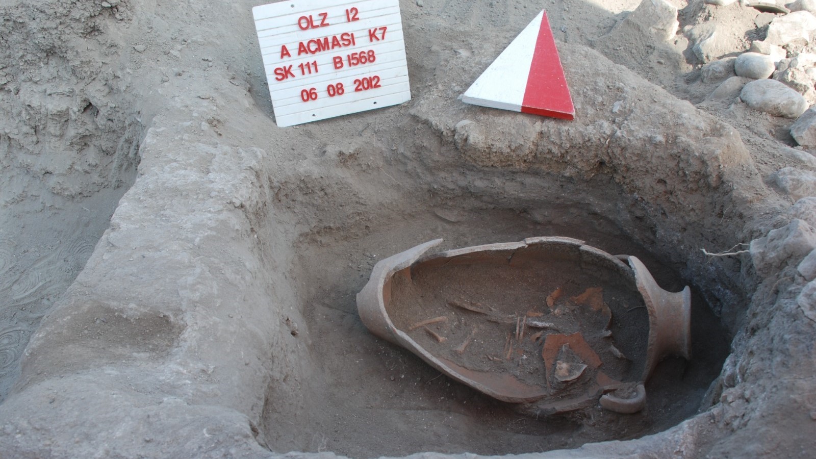 Orta Anadolu'da Fenikeliler Keşfi Küpten Bebek Mezarlıkları Bulundu-1