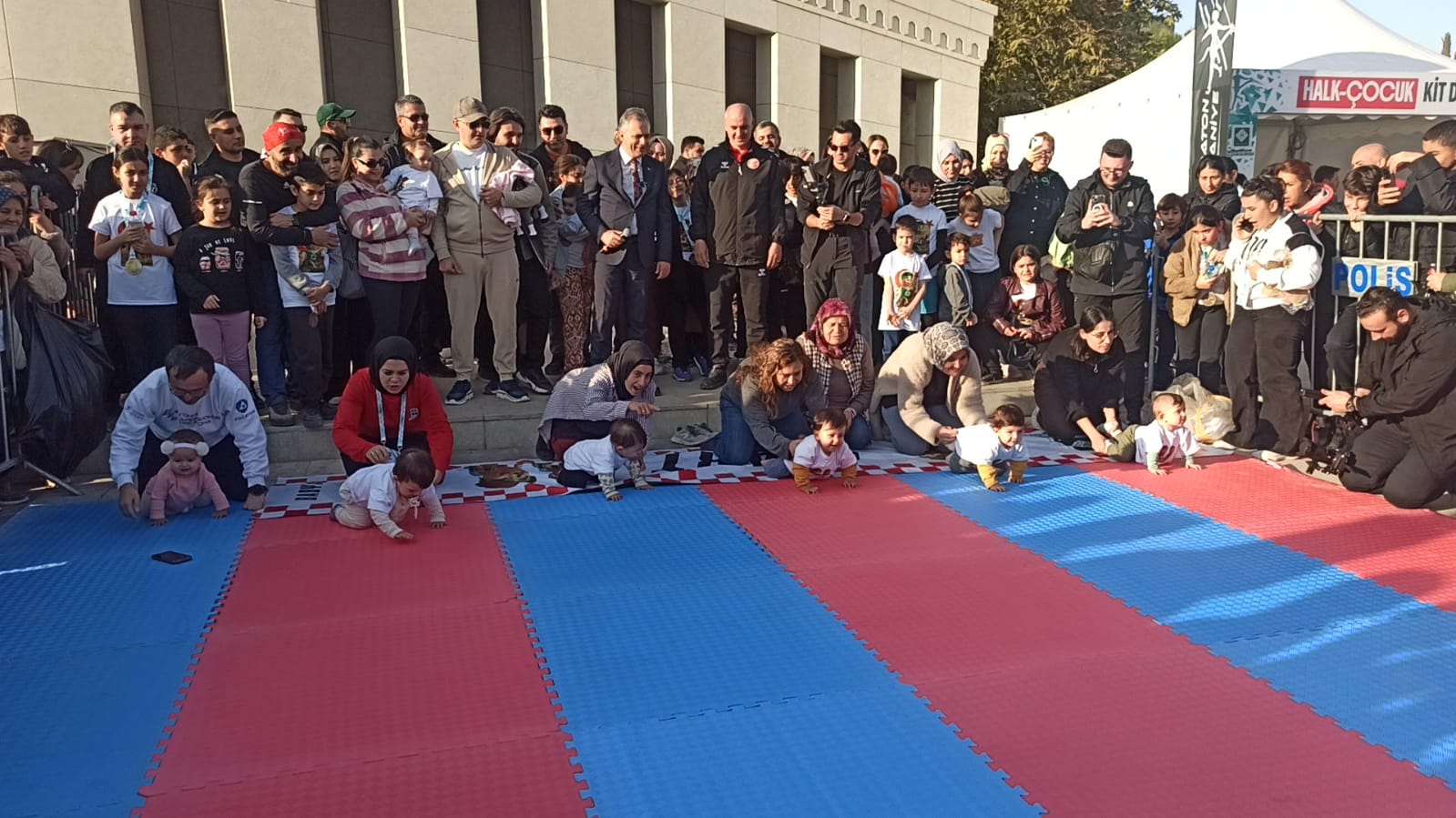 Osmaniye Bebek Emekleme Yarışması