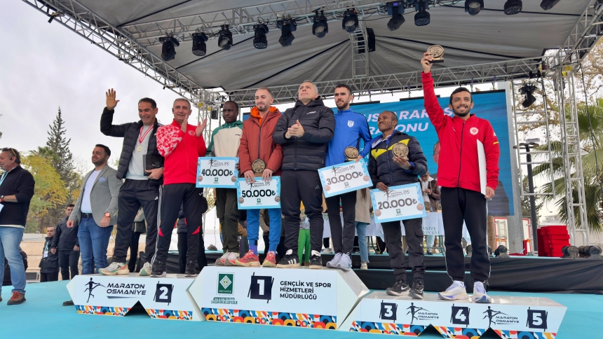 Osmaniye Uluslararası Yarı Maratonu'nda Erkeklerde Ahmet Alkanoğlu, Kadınlarda Nursena Çeto Birinciliği Elde Etti.