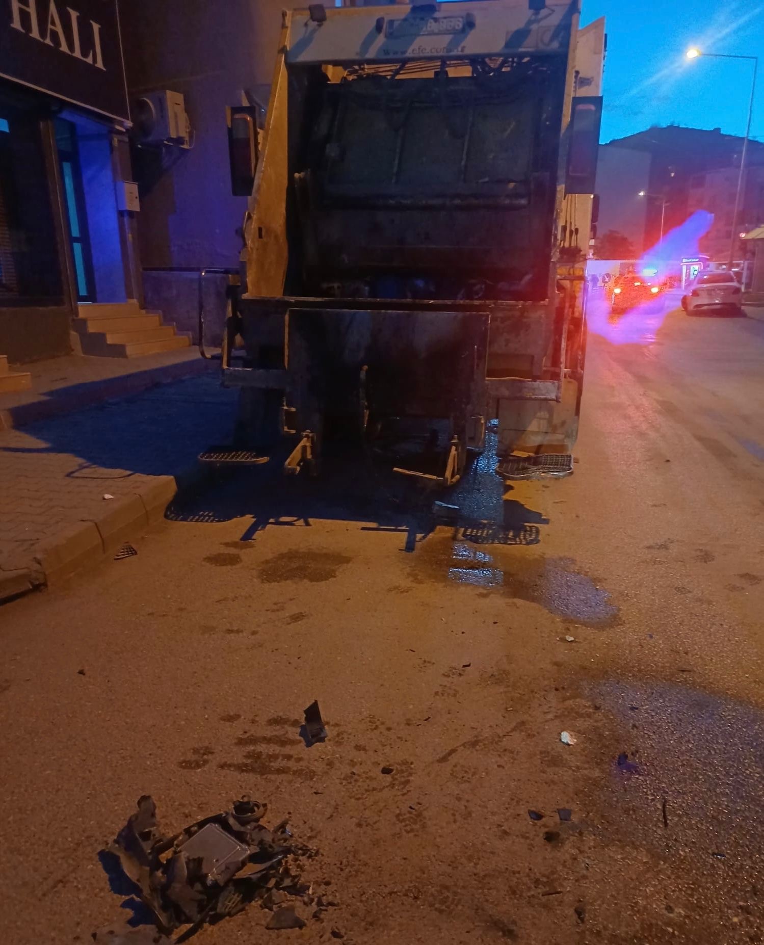 Osmaniye'de Korkutan Kaza Temizlik Görevlisinin Ayağı Kırıldı (1)