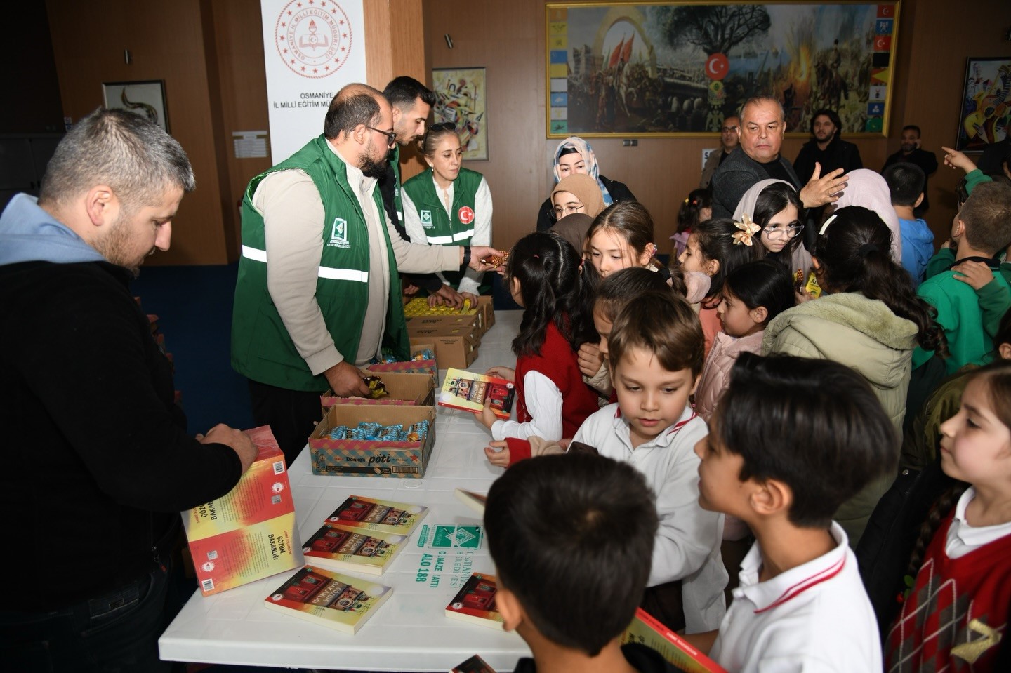 Osmaniye'de Kültür Sanat Coşkusu Minikler Tiyatroda Buluştu (4)