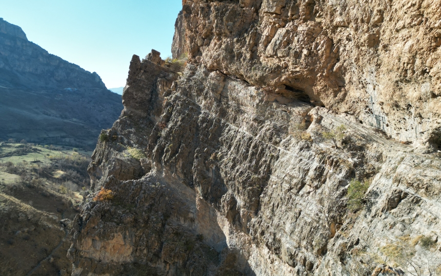 Sarp Kayalıklarında Saklı Hazine 2 Bin Yıllık Manastır (5)