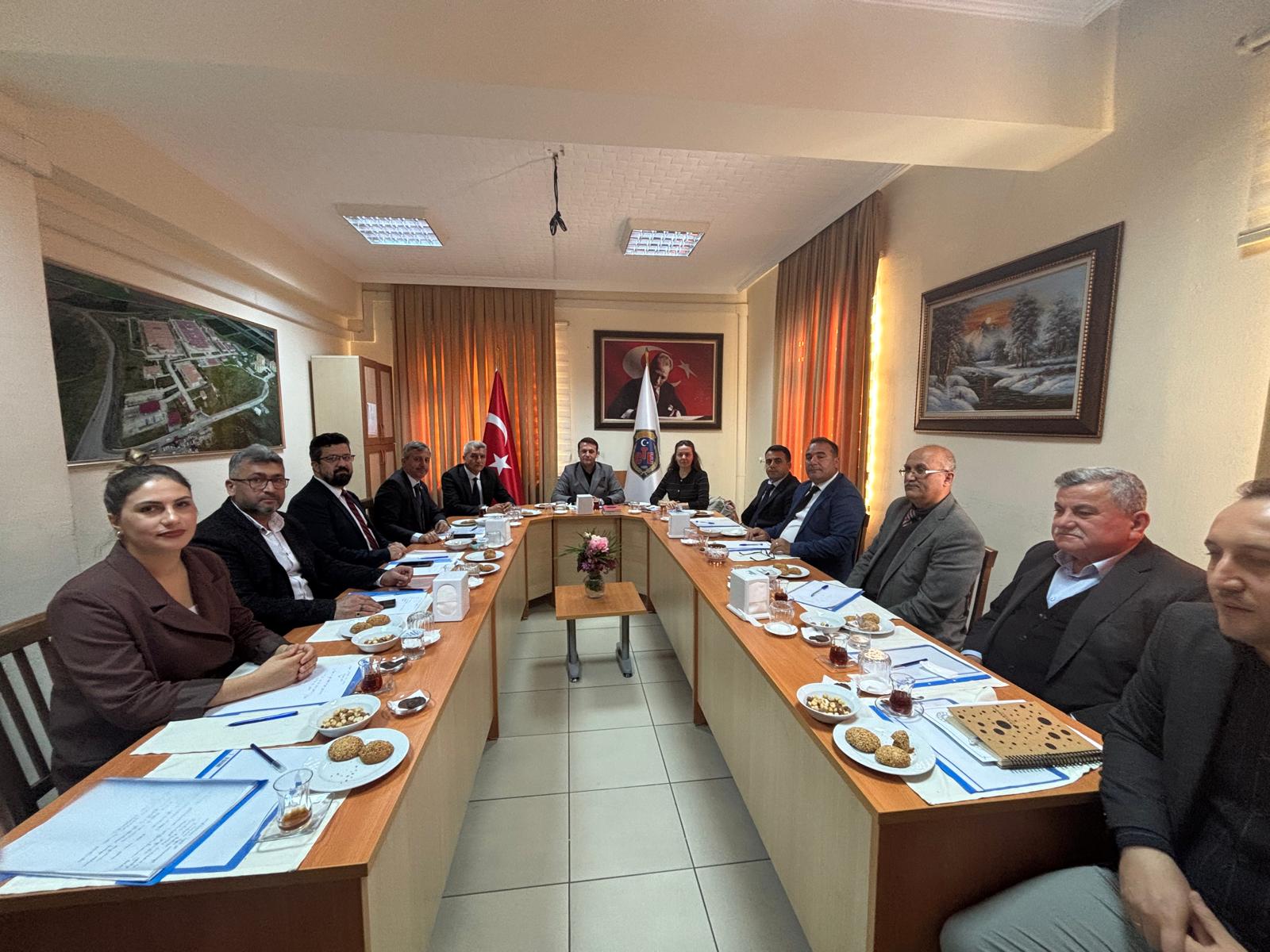 U M U T L A R Y E Ş E R İ Y O R