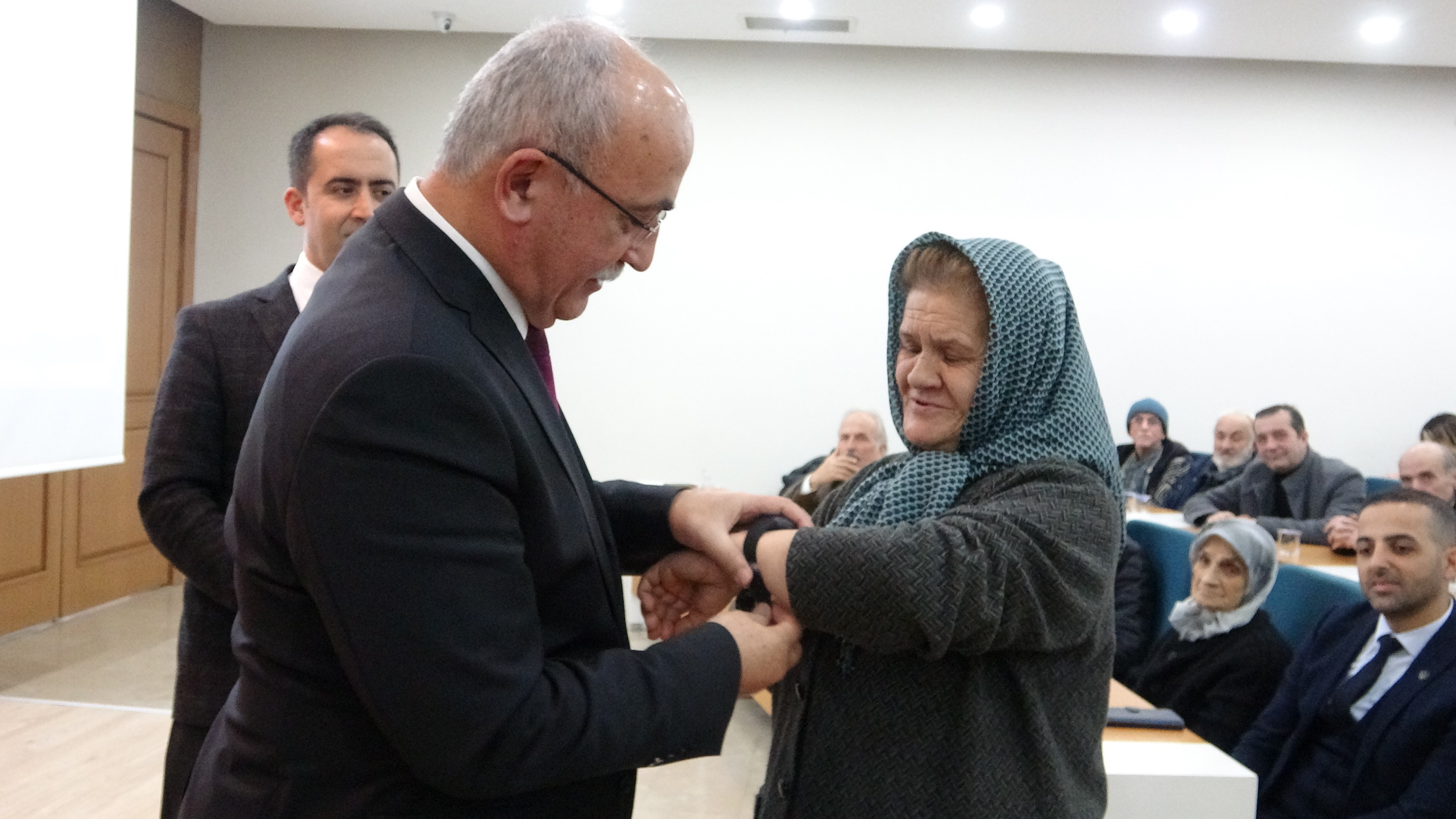 Yaşlılara Dijital Koruma Akıllı Bileklik