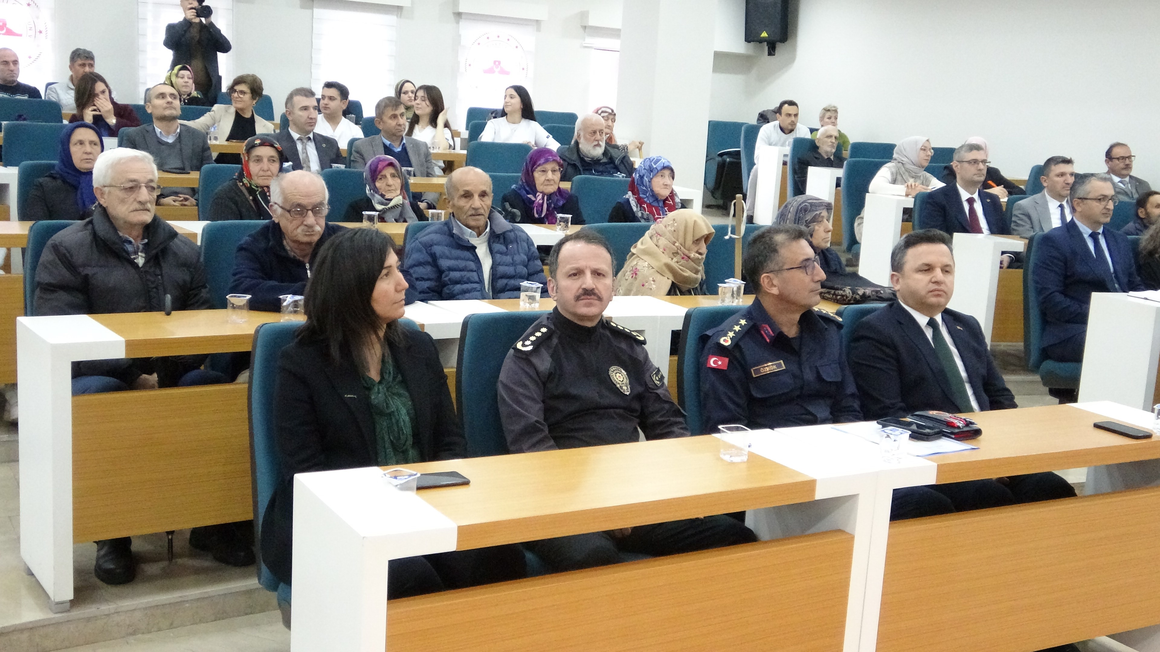 Yaşlılara Dijital Koruma Akıllı Bileklikle 724 Takip!