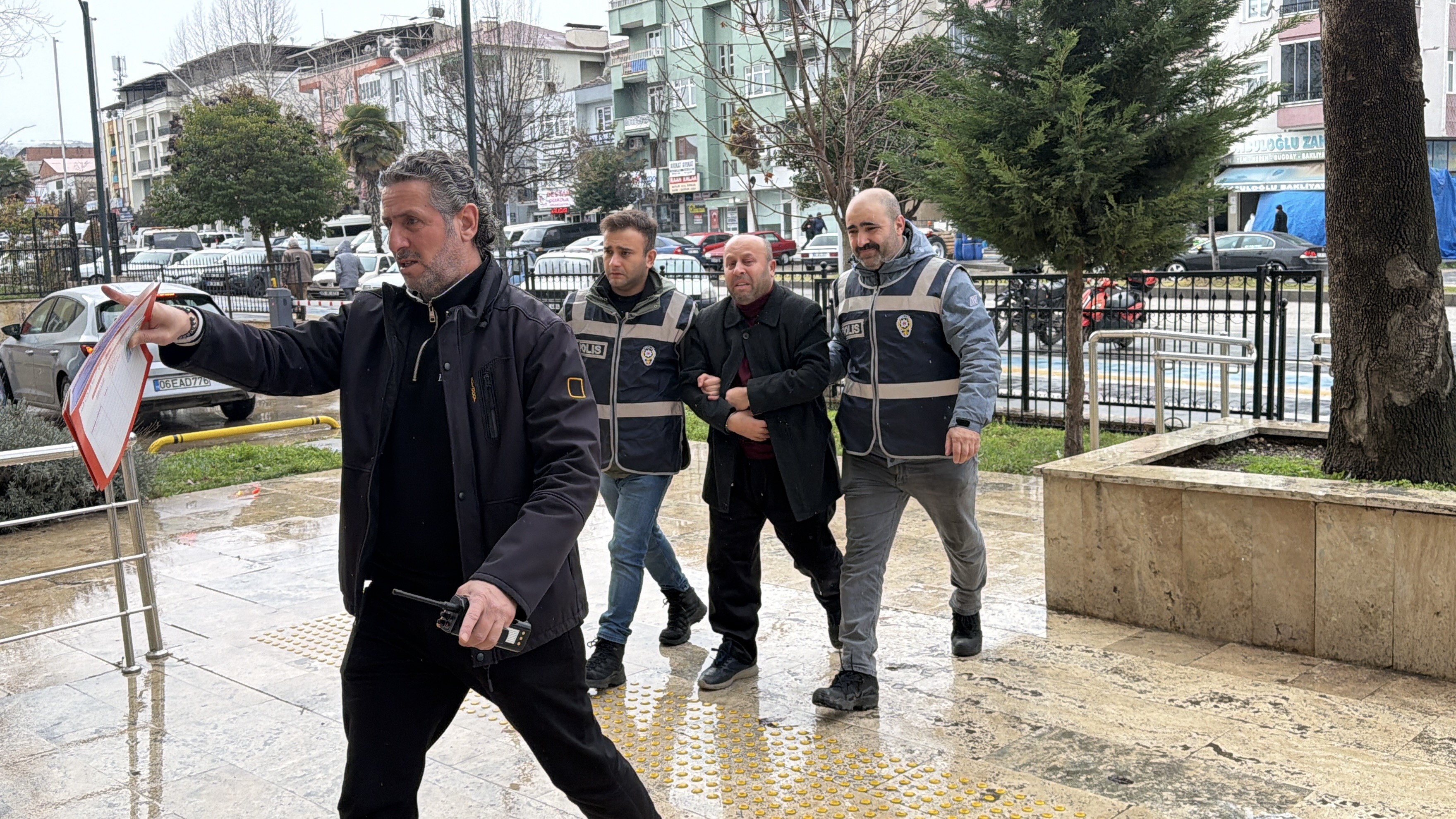 3 Kaçak Göçmeni 4 Bin Dolara Taşıyan Sürücü Tutuklandı!