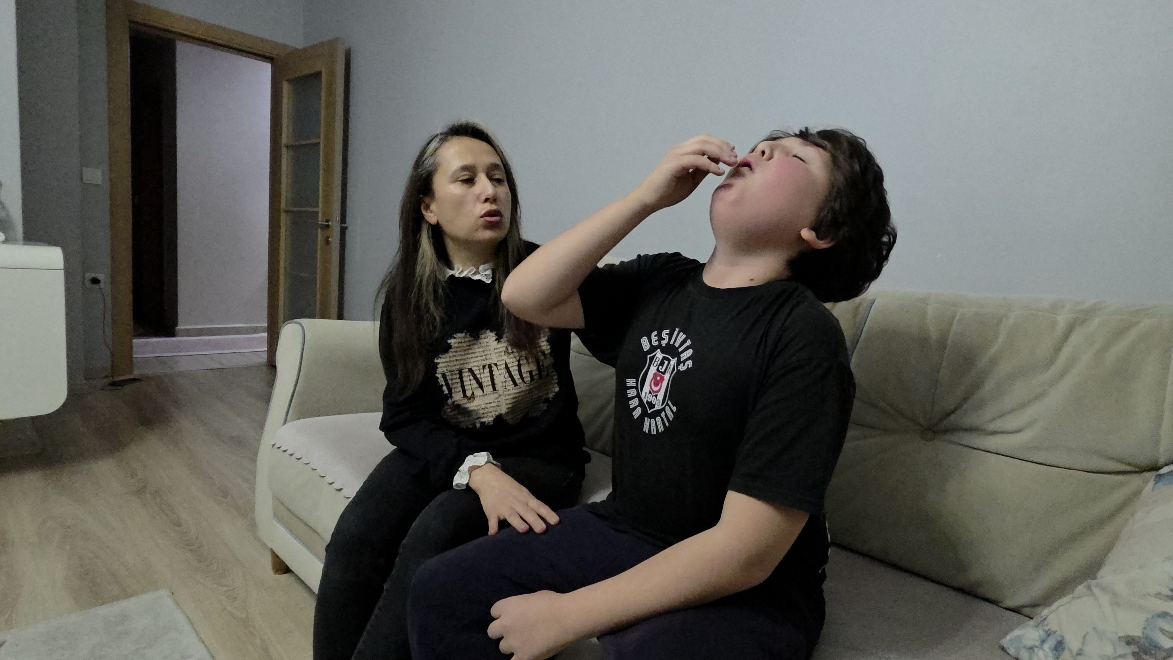 8 Yıldır Geçmeyen Öksürük 12 Yaşındaki Çocuk Çare Arıyor!1