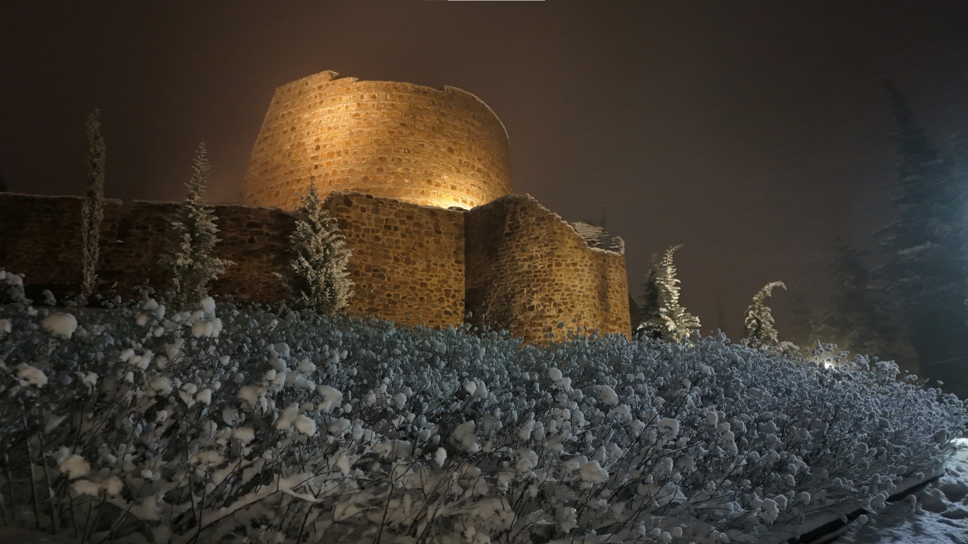 Aydos Kalesi Beyaza Büründü Eşsiz Görüntüler Oluştu